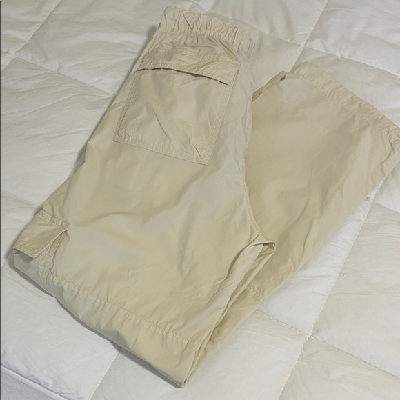 GAP elastic waist tan cargo pants. Size extra small - Picture 9 of 11